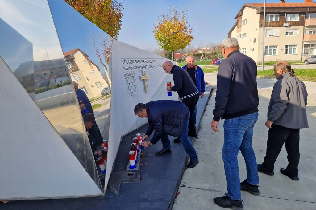 bednja, svi sveti, polaganje vijenaca (7)