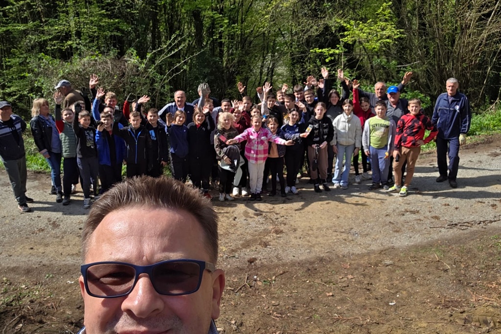 bednja-zelena cistka (15) bednja-zelena cistka (15)