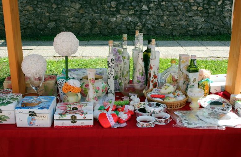 1351221611526929914478917547798