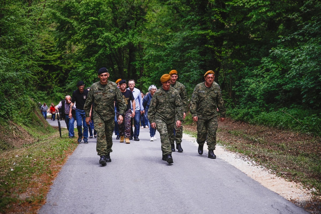 brigadni general Dvekar šetnica (24) brigadni general Dvekar šetnica (24)