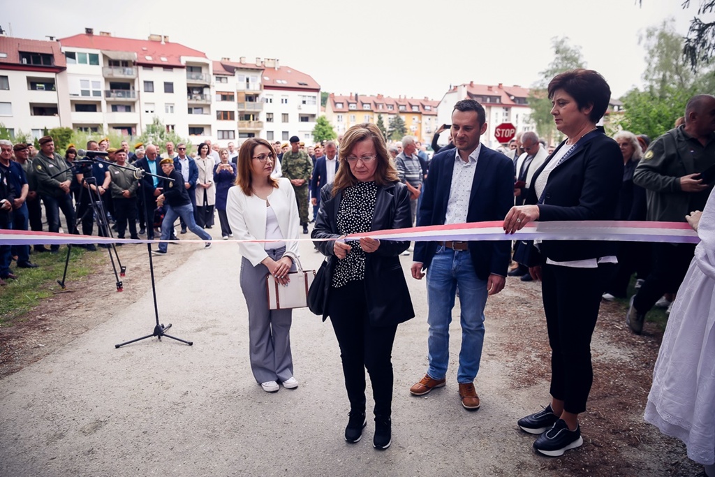 brigadni general Dvekar šetnica (28) brigadni general Dvekar šetnica (28)