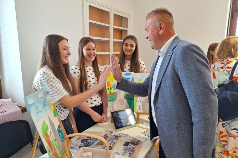 brosura_gradjanski_odgoj_vz_zupanija_2026 (1) brosura_gradjanski_odgoj_vz_zupanija_2026 (1)