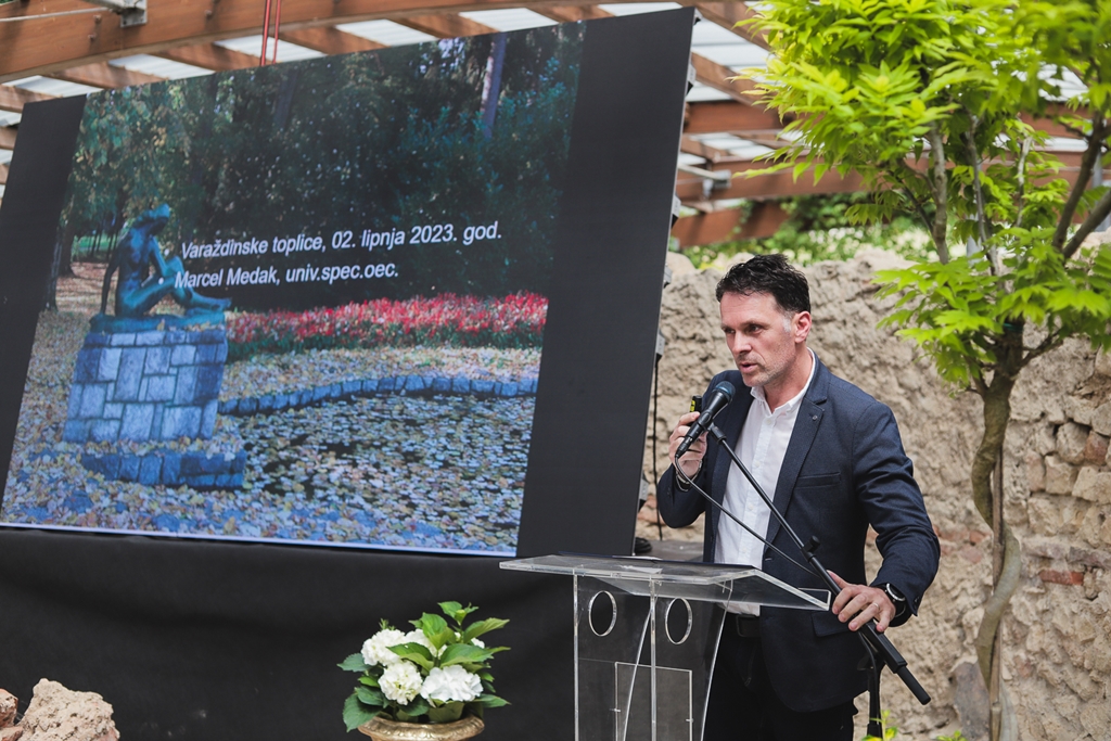 Image 5717943 (auto)