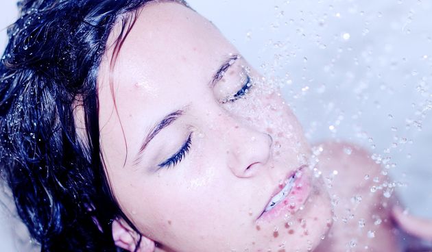 Kosa, žena, tuširanje