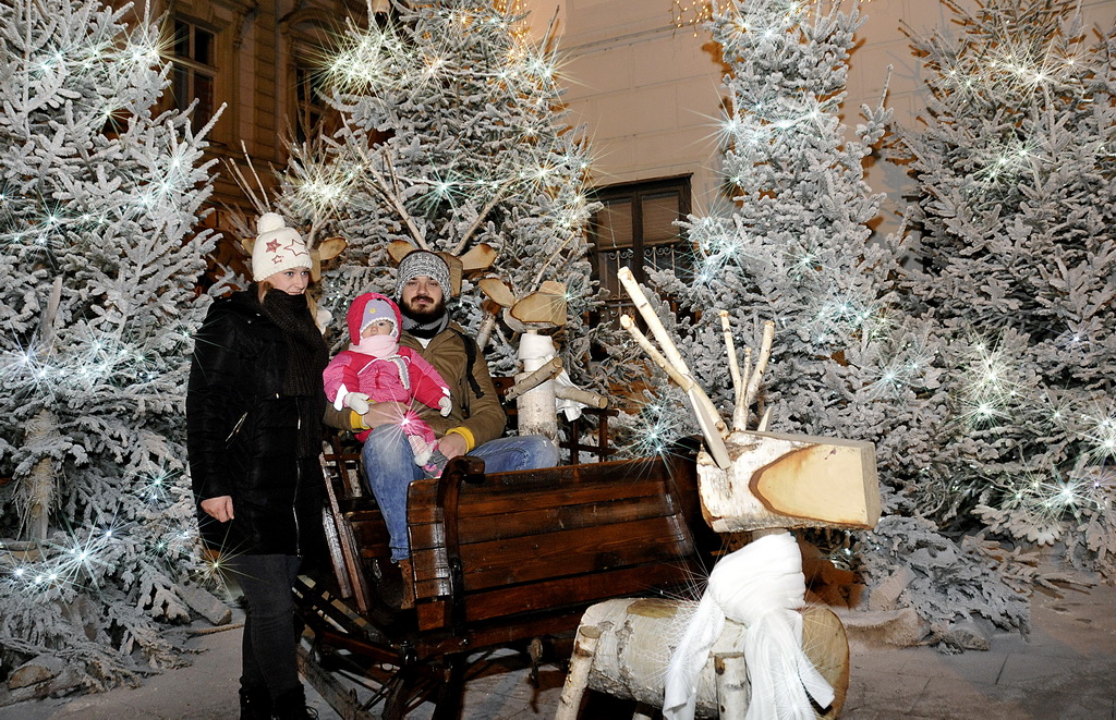 Povodom otvorenja Adventa u Varaždinu upaljeno tisuće lampica