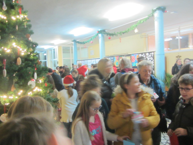 Božićni sajam u V. osnovnoj školi