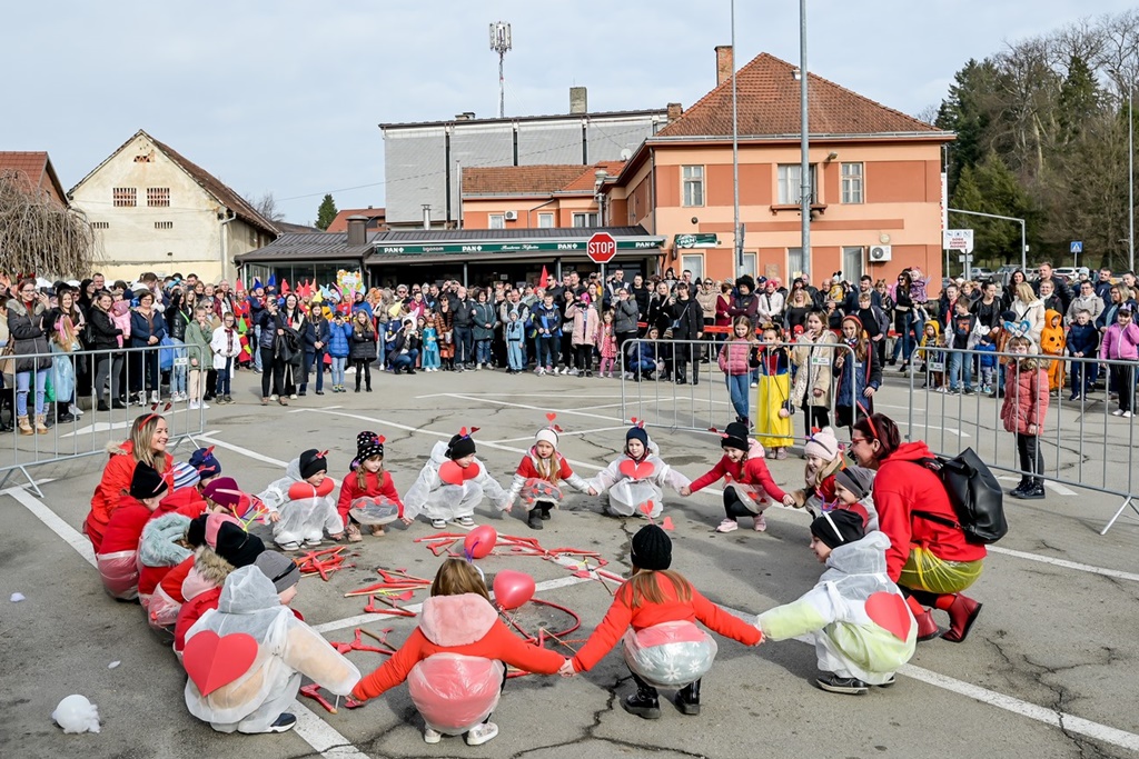dječji fašnik v marofu