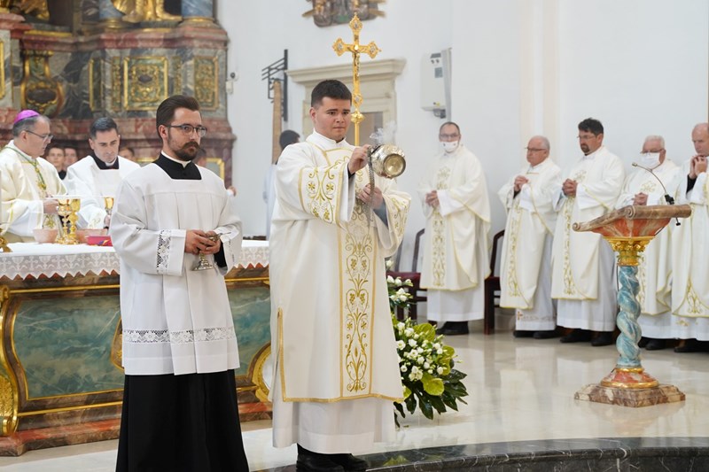 Image 4676536 (auto)