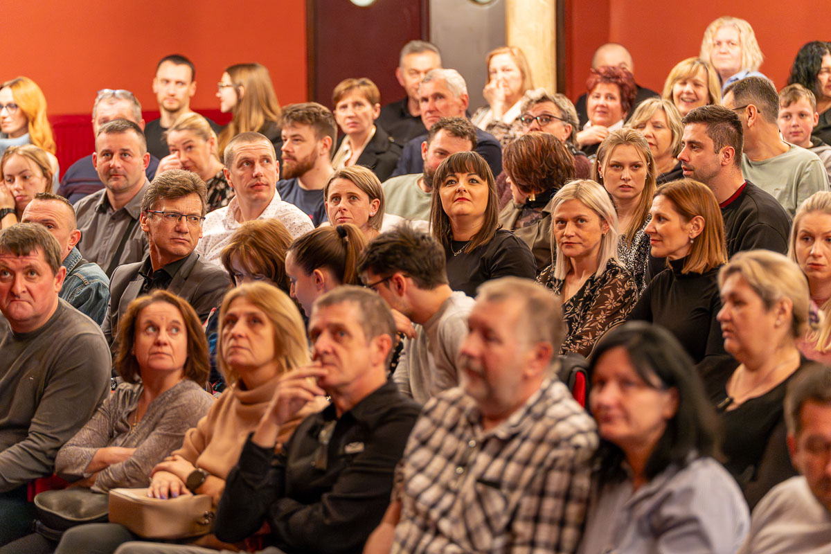 Gola istina – Alex i Bara