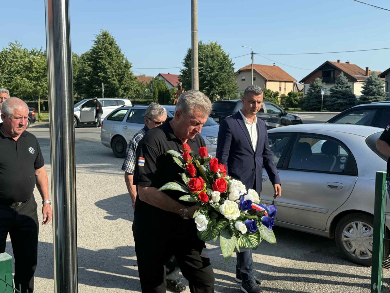 c7f78759-2d5b-4537-aa38-e7fc873063bf