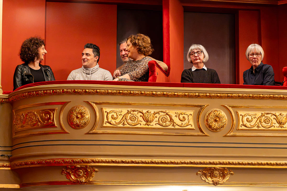 Gola istina – Alex i Bara