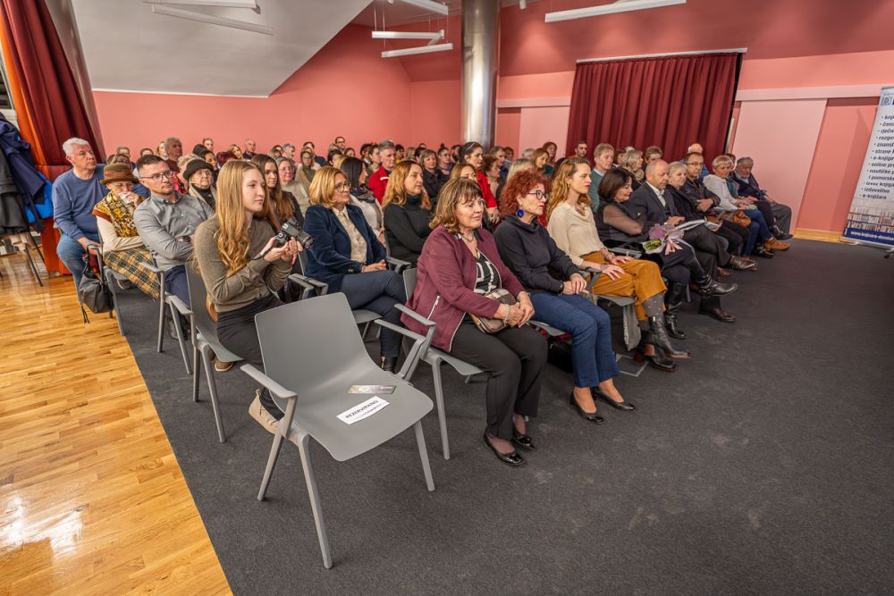 Vesna Haluga, predstavljanje knjige Znamen