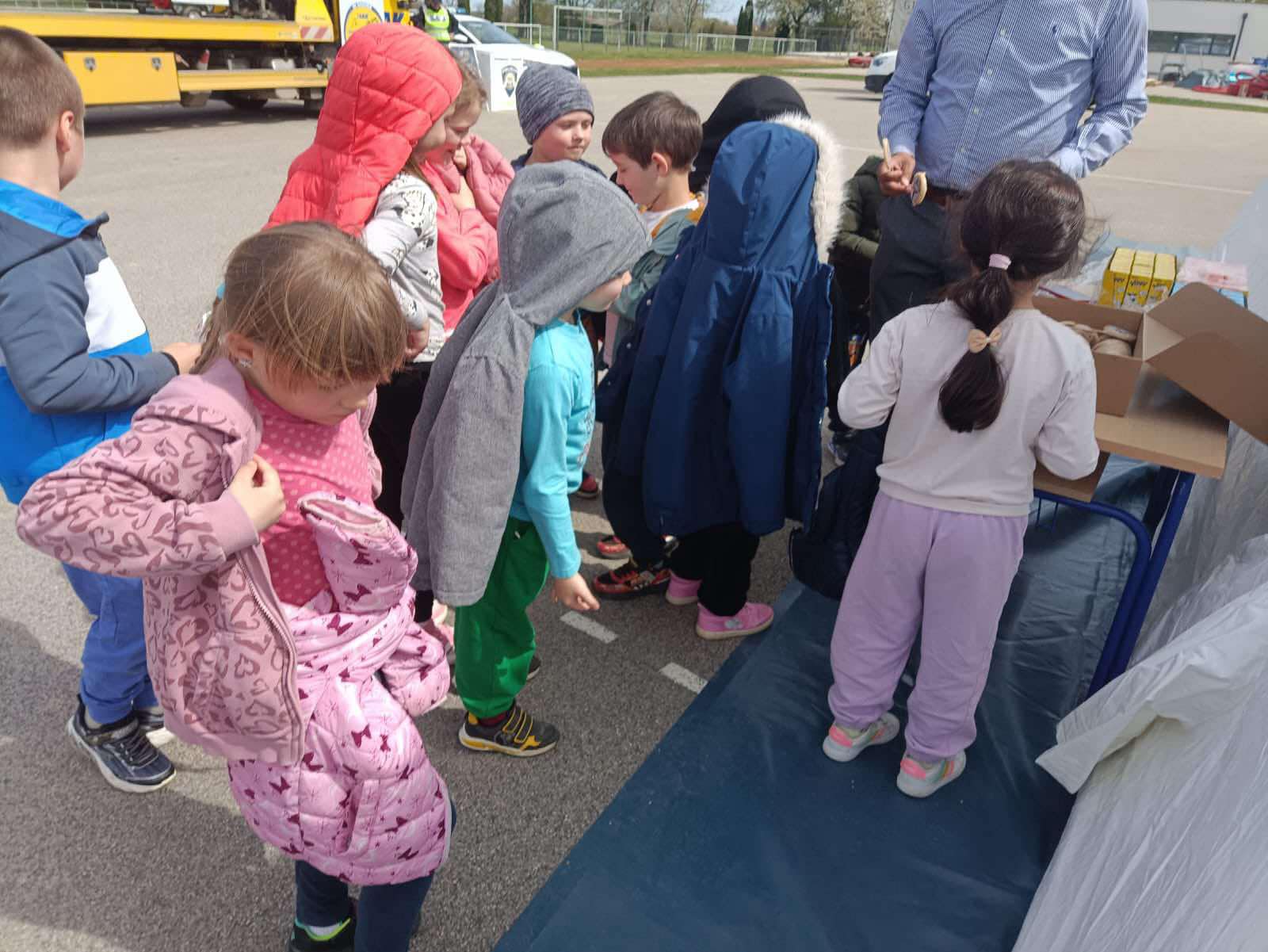 cb76508b-dbdb-4700-b6e1-00b9d92cda79 cb76508b-dbdb-4700-b6e1-00b9d92cda79