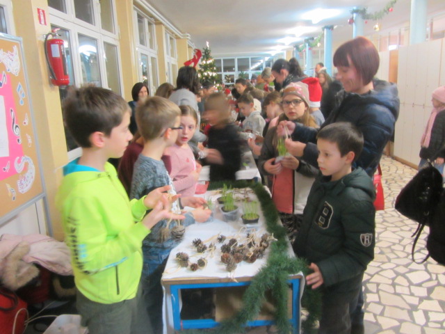 Božićni sajam u V. osnovnoj školi