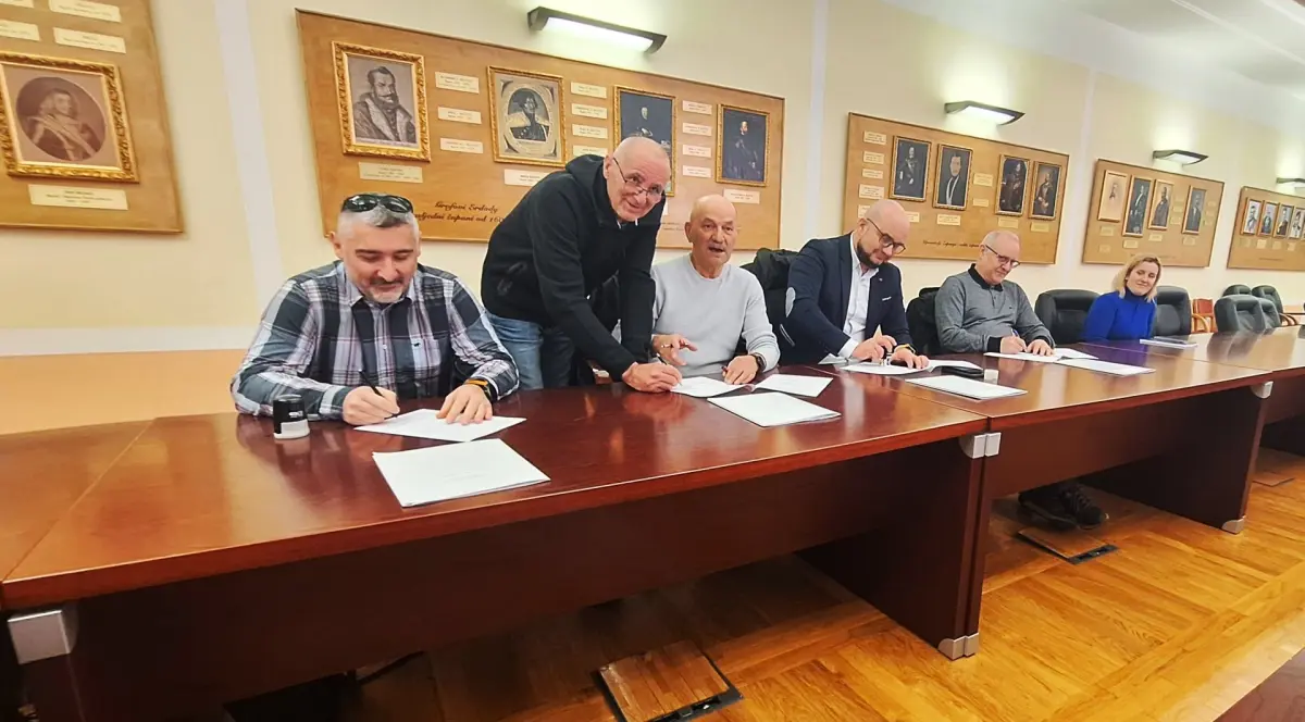 centri_izvrsnosti_sport_rukometasice_koka_zlato_2026 (3) centri_izvrsnosti_sport_rukometasice_koka_zlato_2026 (3)