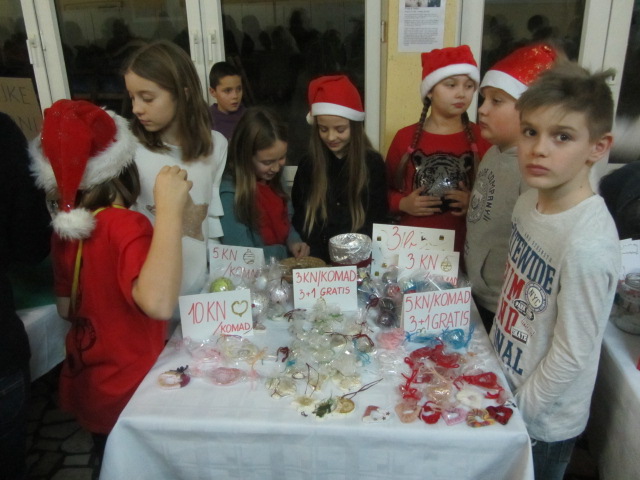 Božićni sajam u V. osnovnoj školi