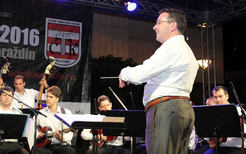 folkofonijadan119811093