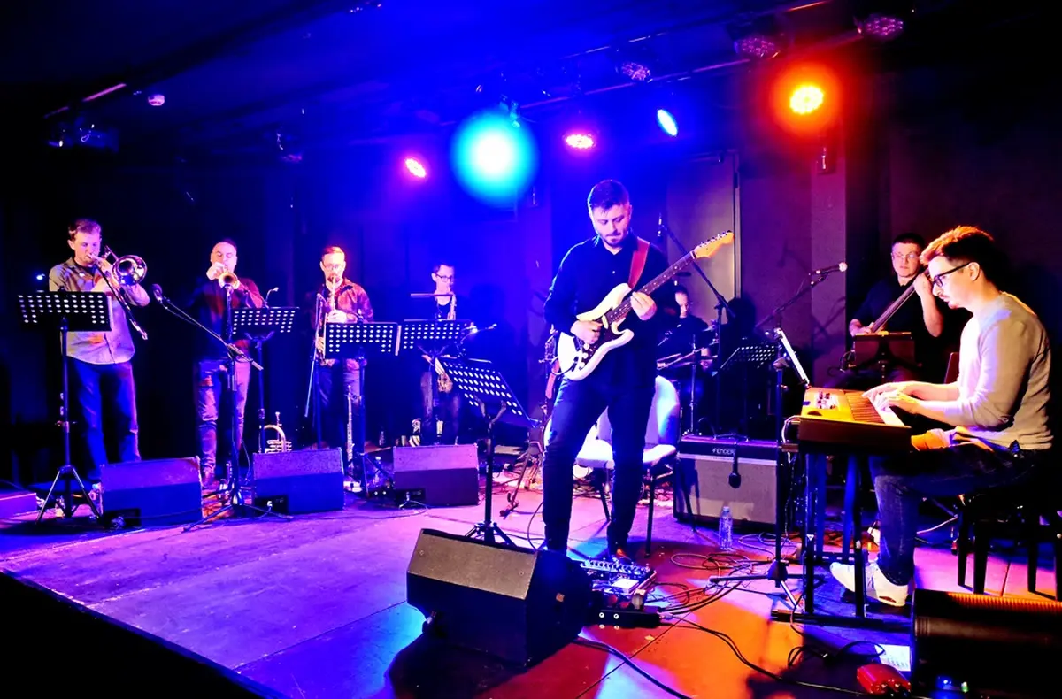 cloud buzz – vzhr 01