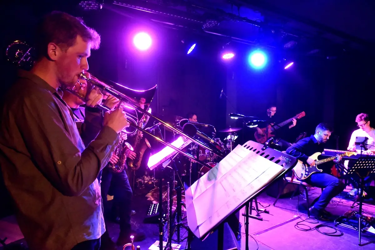 cloud buzz – vzhr 10