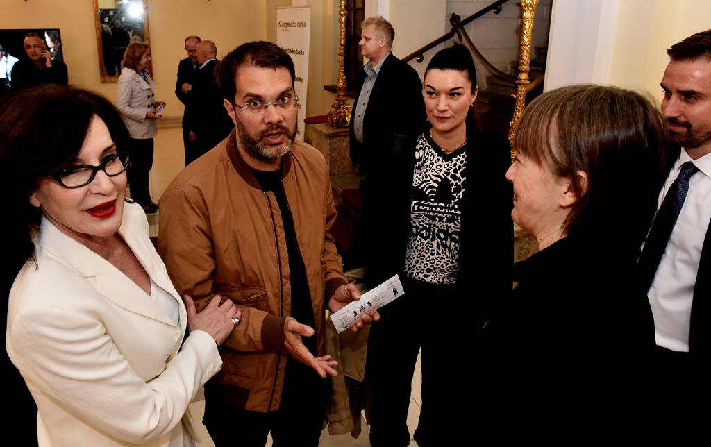 Mačka na vrućem limenom krovu