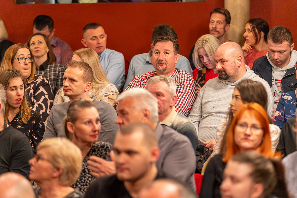 Gola istina – Alex i Bara