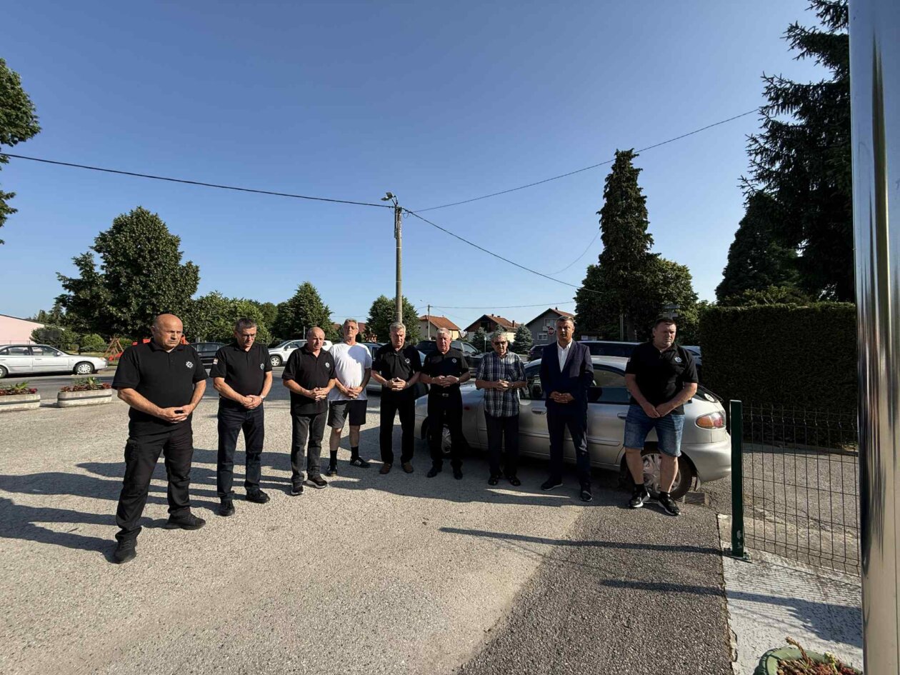 d147e591-cced-499c-9083-8048b4b98593