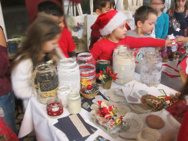 Božićni sajam u V. osnovnoj školi