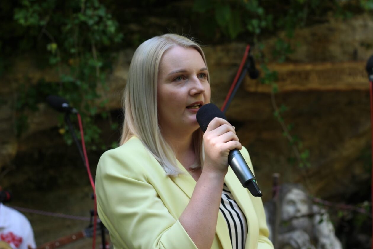 d683478f-f58b-456d-9566-be7b7c09fcce