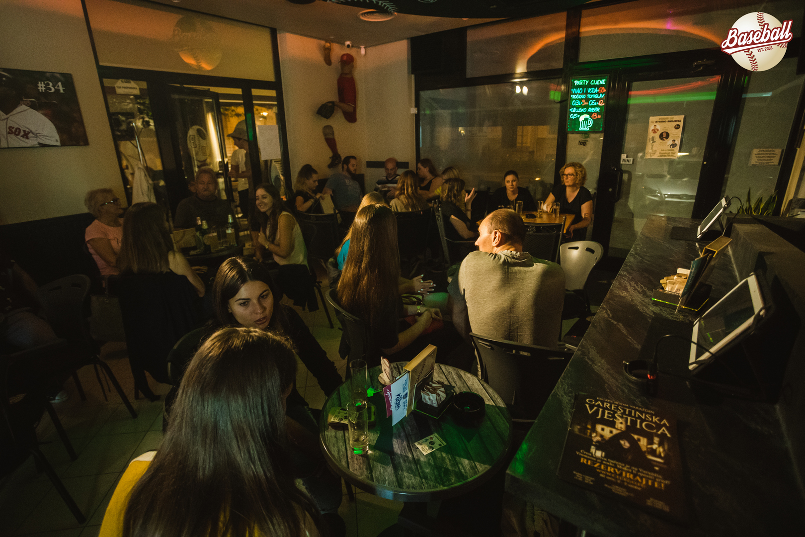 Studio smijeha u Baseball baru Studio smijeha u Baseball baru