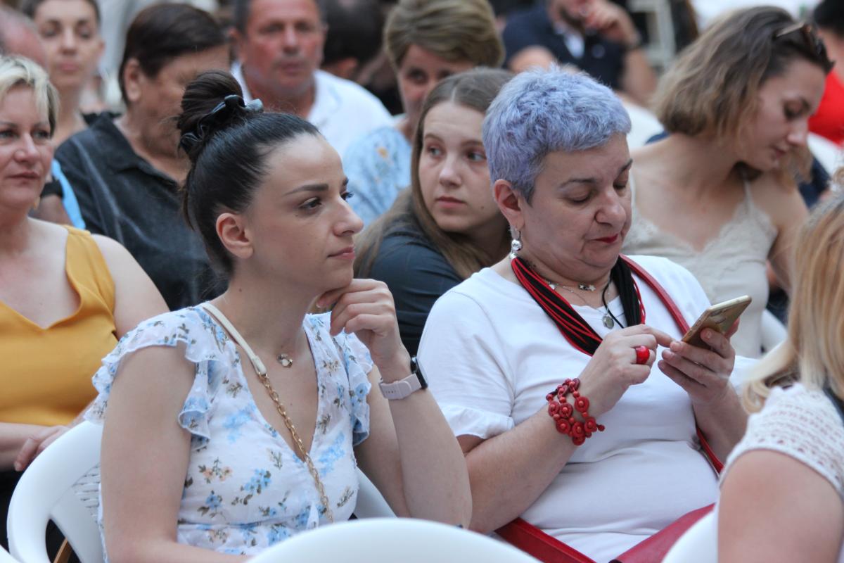 Image 5423320 (auto) Image 5423320 (auto)