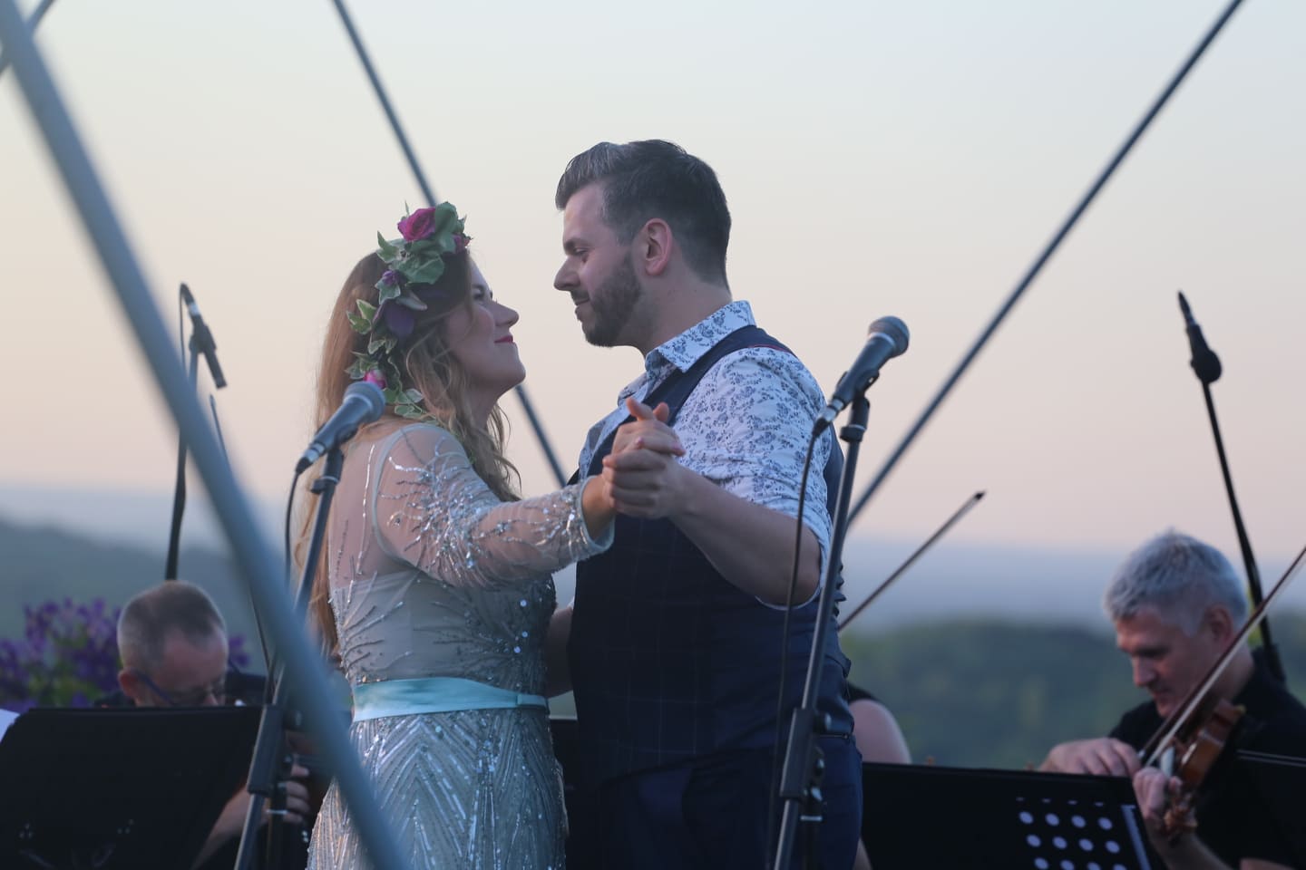 ZA PAMĆENJE Veličanstven koncert Evelin Novak, Bernharda Hanskyja i Dore Dučakijević uz pratnju Zagrebačkih solista u Zmajevom vrtu