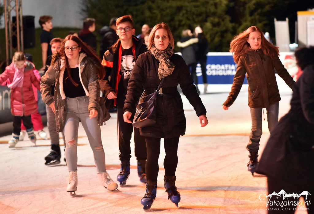 Ledena čarolija na Starom gradu, klizalište, ledeni tobogan,