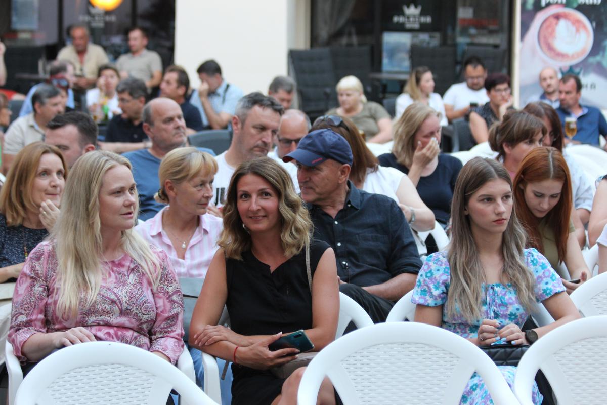 Image 5423316 (auto) Image 5423316 (auto)