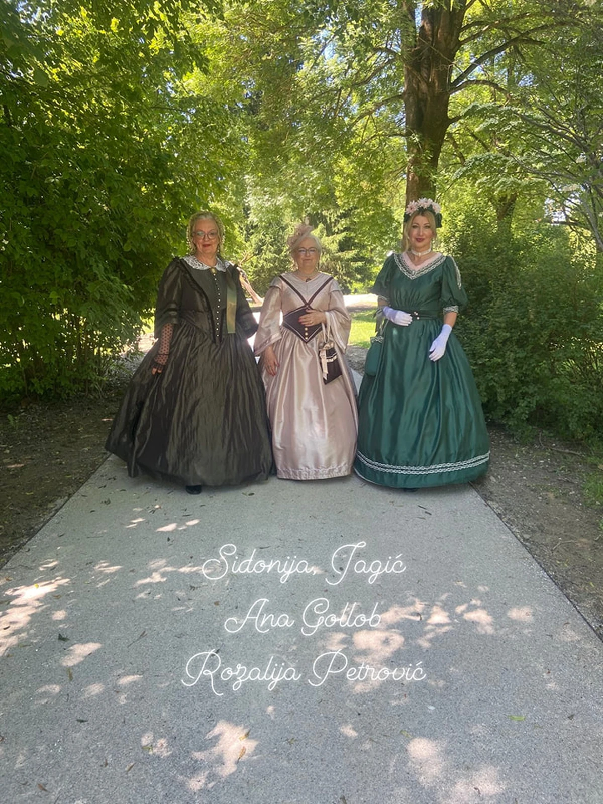 dame u povijesnim haljinama 2 02