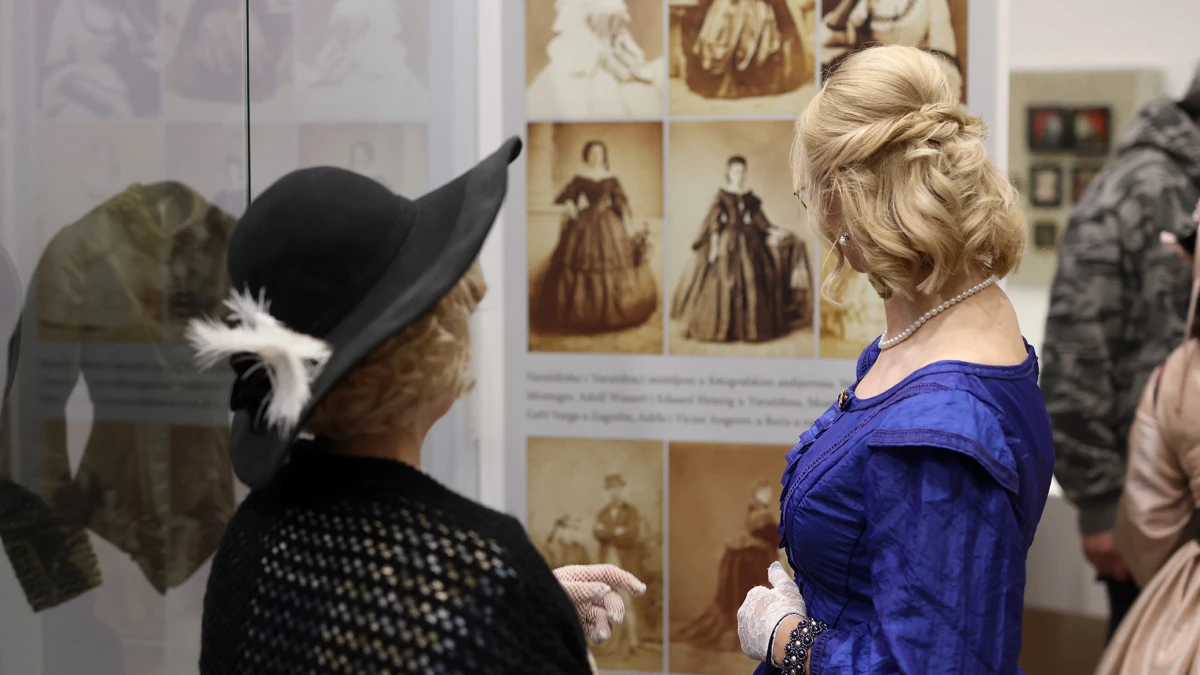 dame u povijesnim haljinama 2 05