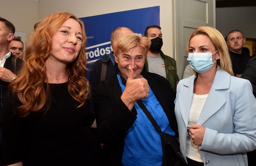 Image 4942824 (auto) Image 4942824 (auto)