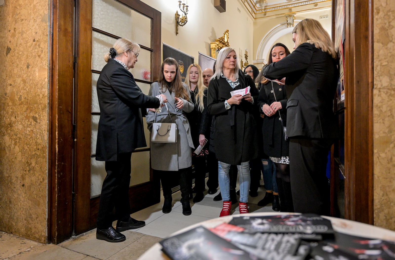 Tjedan smijeha, Kerekesh Teatar