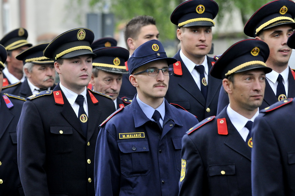 DAN VATROGASACA Varaždinski vatrogasci postrojeni prošli kroz grad i proslavili blagdan svetog Florijana, svog zaštitnika