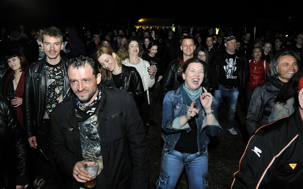 Psihomodo pop na motorijadi u Biškupcu