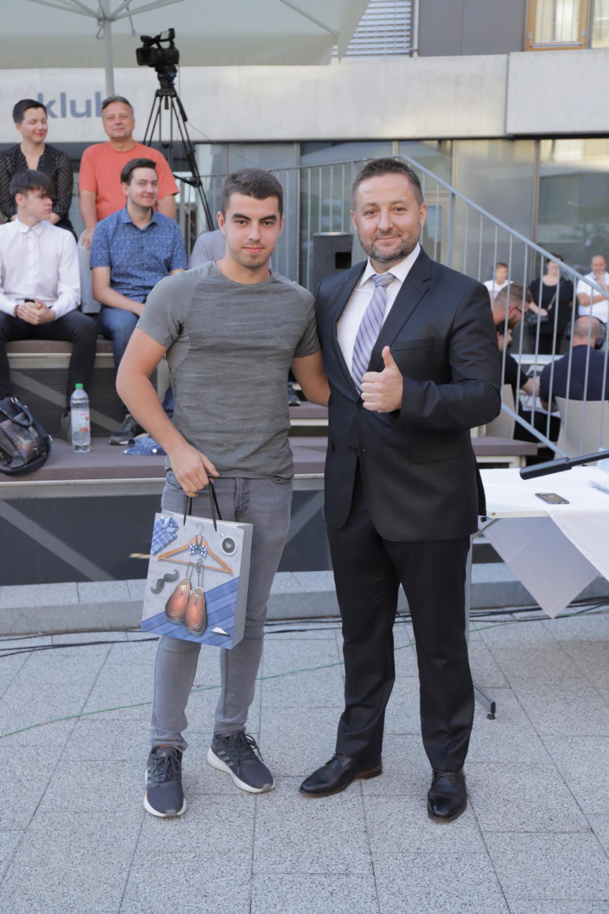 Image 5418868 (auto) Image 5418868 (auto)