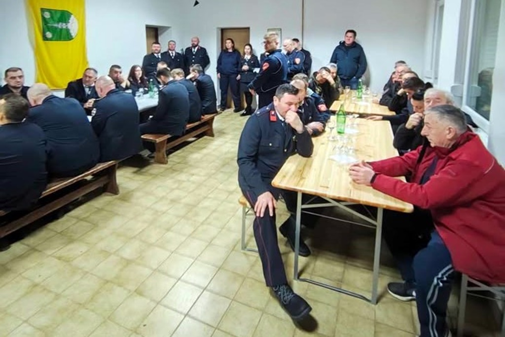 dvd ostrice (1) dvd ostrice (1)