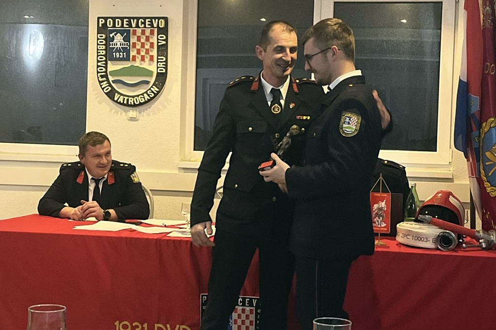 dvd podevcevo (3) dvd podevcevo (3)