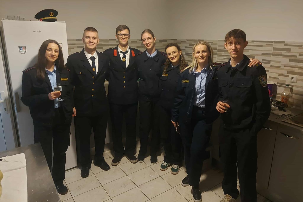 dvd podevcevo (6) dvd podevcevo (6)