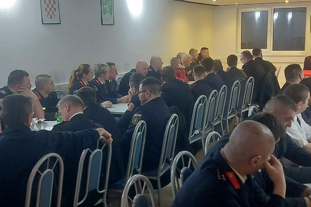 dvd podevcevo (7) dvd podevcevo (7)