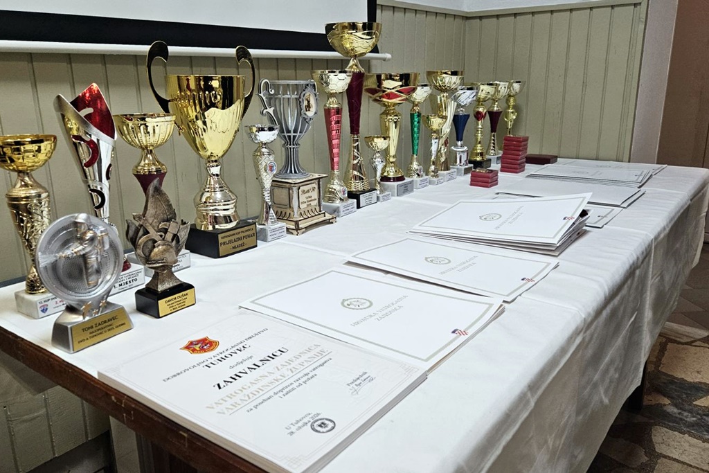 dvd tuhovec (2) dvd tuhovec (2)