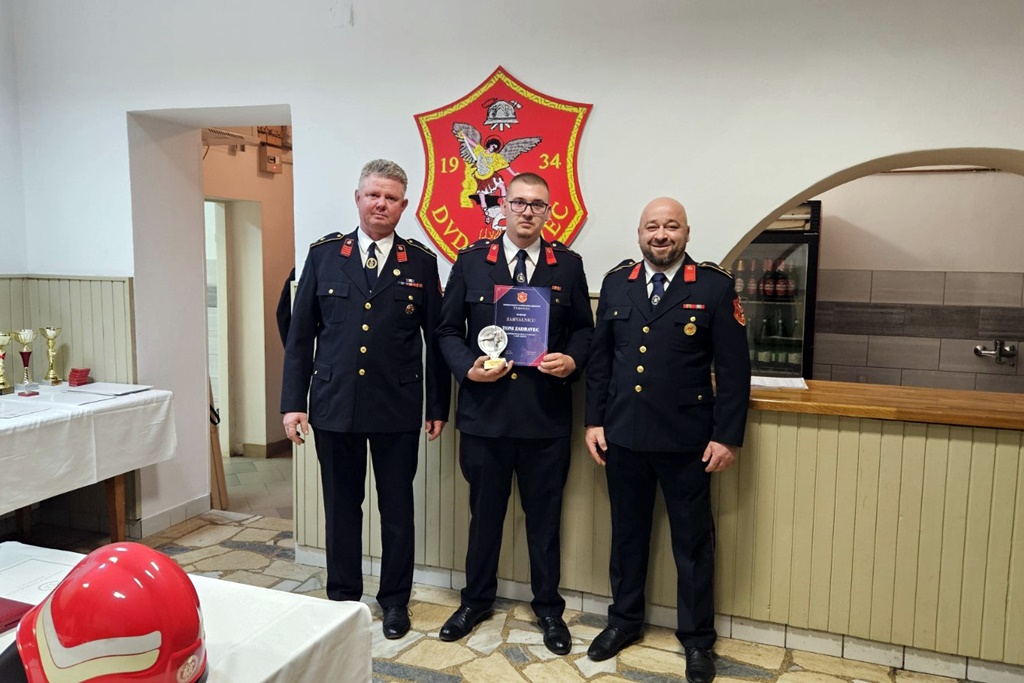 dvd tuhovec (25) dvd tuhovec (25)