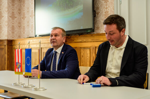 dvoracopekapotpisivanjeugovoraoizvodenjuradova (39 of 72) dvoracopekapotpisivanjeugovoraoizvodenjuradova (39 of 72)