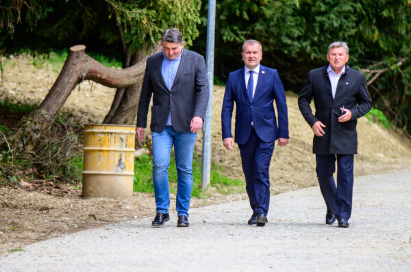 dvoracopekapotpisivanjeugovoraoizvodenjuradova (4 of 72) dvoracopekapotpisivanjeugovoraoizvodenjuradova (4 of 72)