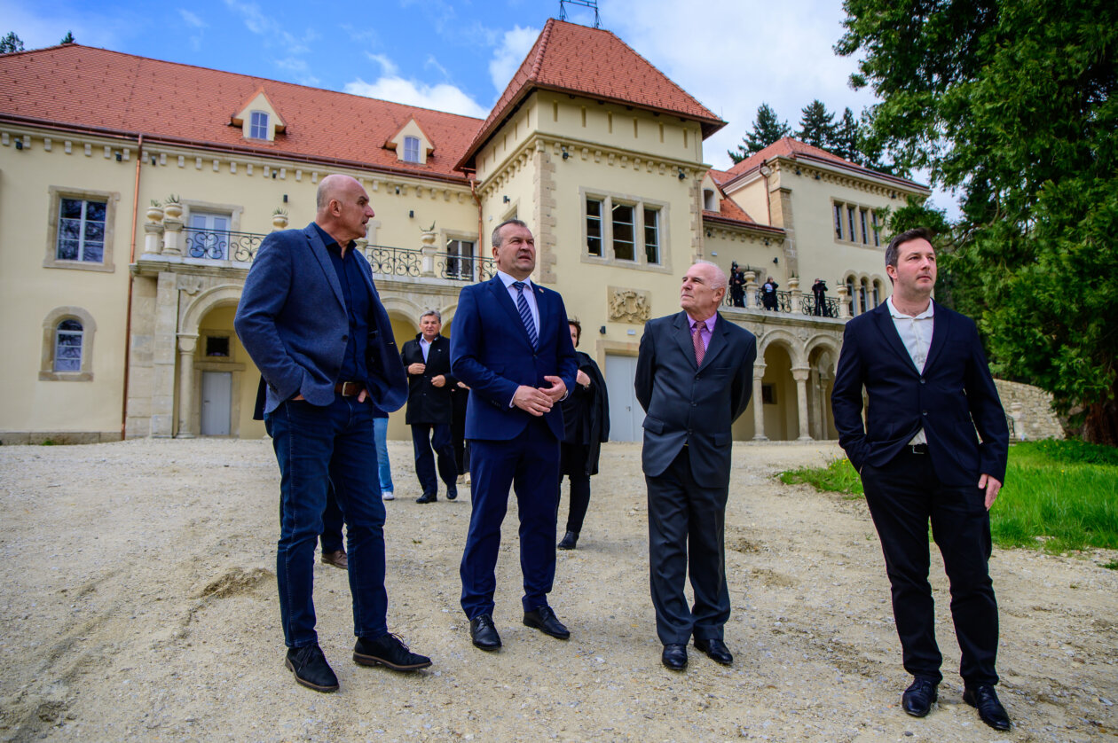 dvoracopekapotpisivanjeugovoraoizvodenjuradova (60 of 72) dvoracopekapotpisivanjeugovoraoizvodenjuradova (60 of 72)