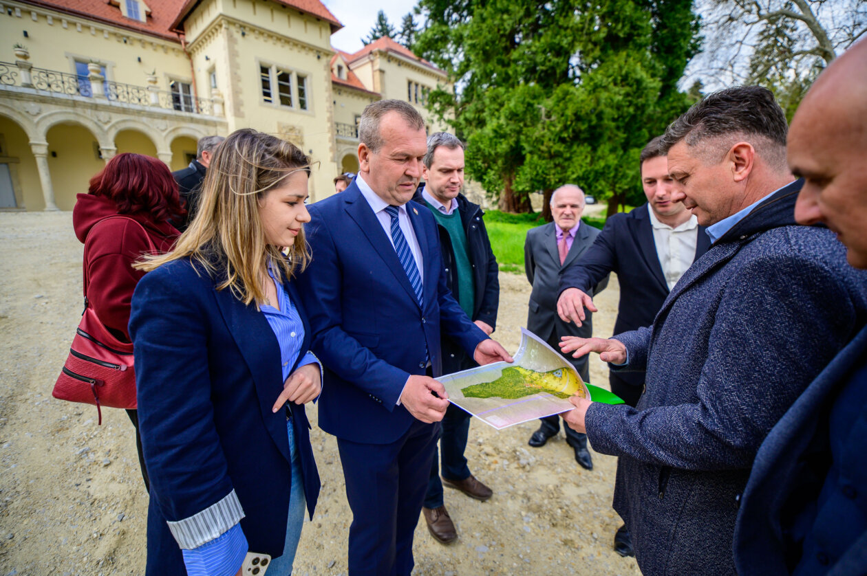 dvoracopekapotpisivanjeugovoraoizvodenjuradova (64 of 72) dvoracopekapotpisivanjeugovoraoizvodenjuradova (64 of 72)